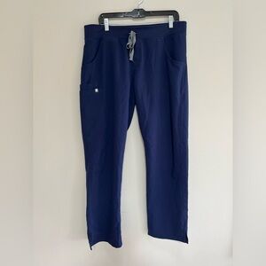 FIGS Women’s Kade Cargo Scrub Straight Leg Pants in Navy Blue, size L